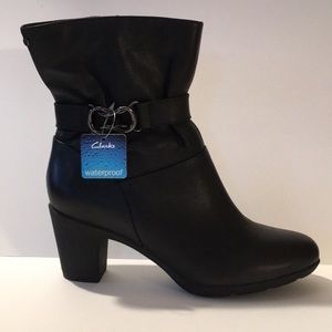 Clark’s “artisan” Lucette Holly waterproof boot